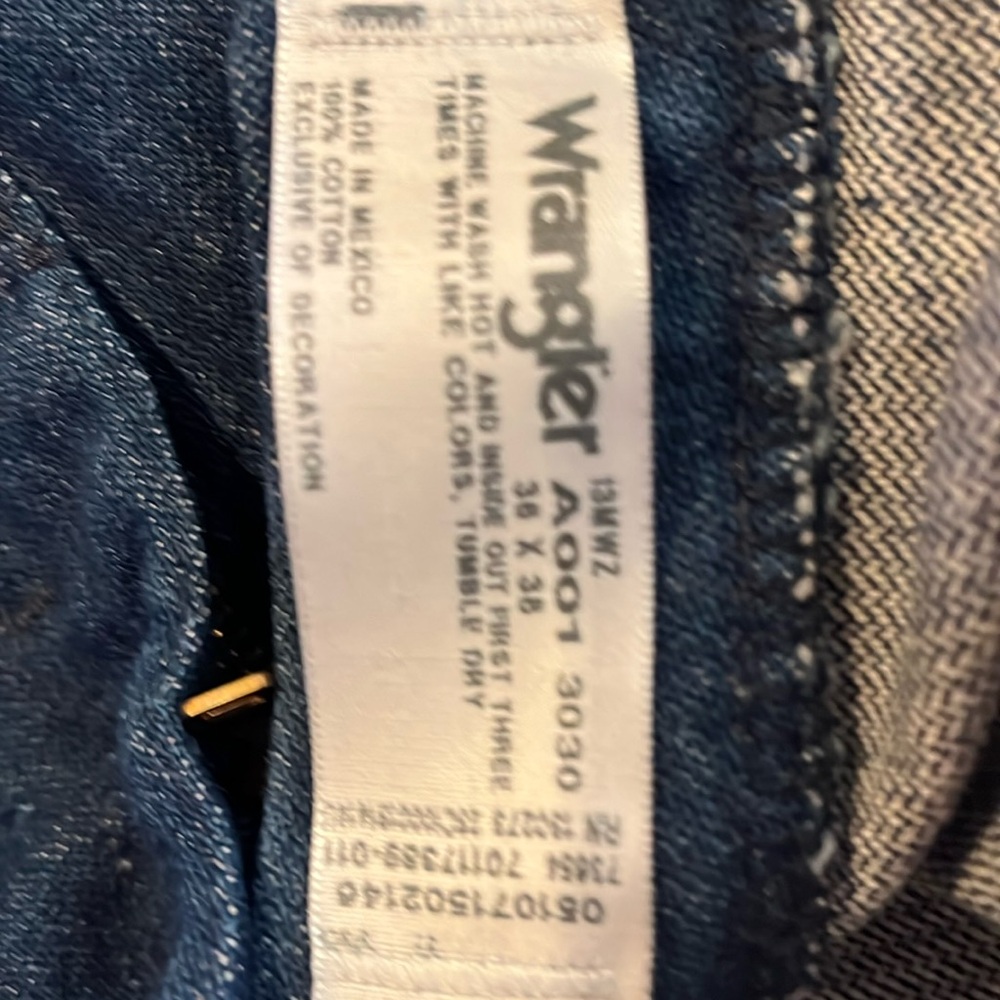2 pair. Wrangler 13MWZ 36x38